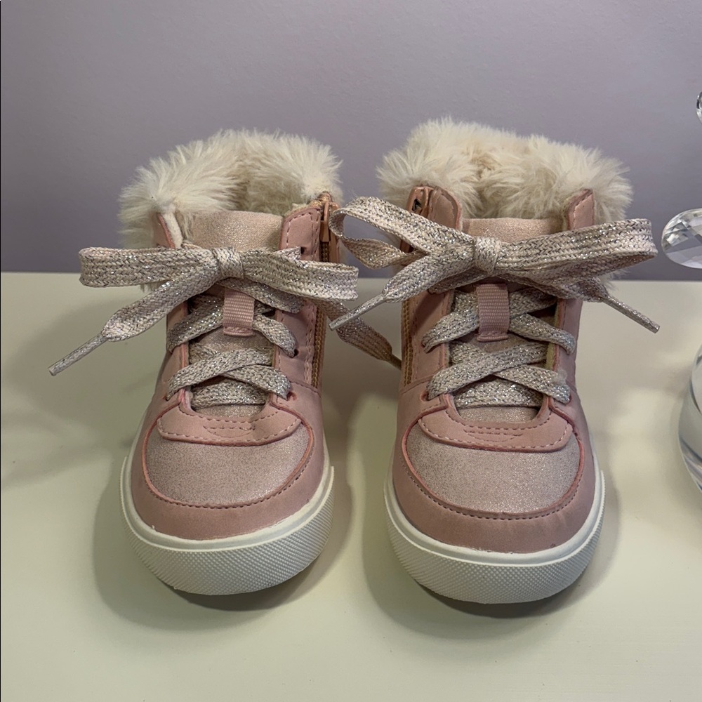 VGUC OshKosh B’gosh Toddler Girl Faux Fur Pink Sparkle Winter Sneaker Boots 6C